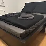 Cozy Center Designer For 10 People Appartement