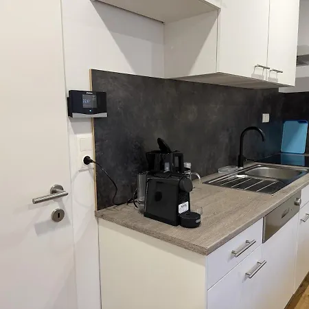 Cozy Center Designer For 10 People דירה ווינר נוישטאדט