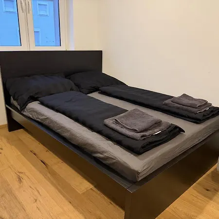 Cozy Center Designer For 10 People דירה