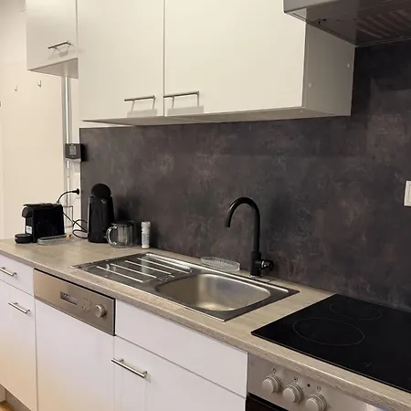 Cozy Center Designer For 10 People * ווינר נוישטאדט
