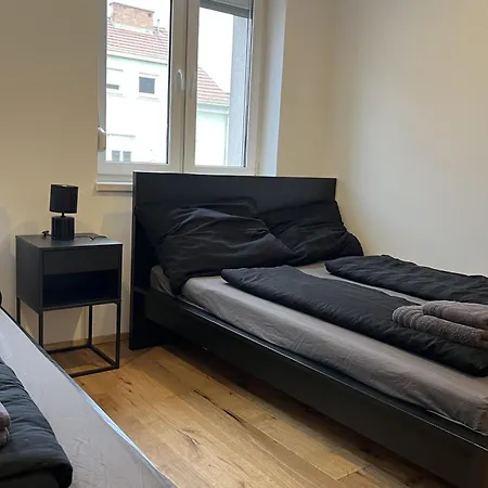 Cozy Center Designer For 10 People ווינר נוישטאדט