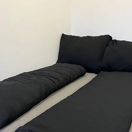Cozy Center Designer For 10 People * ווינר נוישטאדט