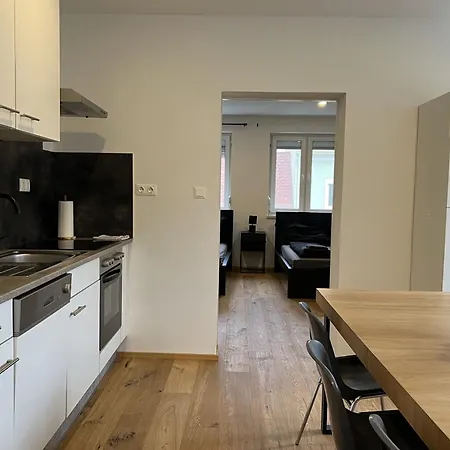 Cozy Center Designer For 10 People *