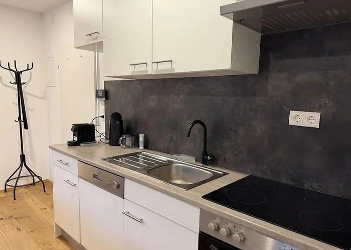 Cozy Center Designer For 9 People *