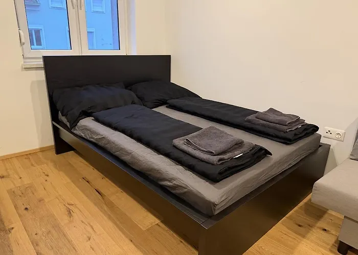 Cozy Center Designer For 9 People Apartament